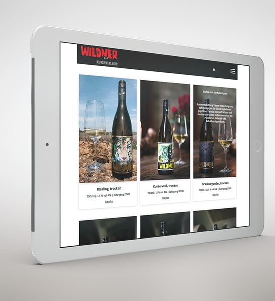 Das Bild zeigt ein tablet mit der Webseite des Weingut Wildner 
